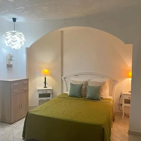 Le Beausejour Bed & Breakfast 3*