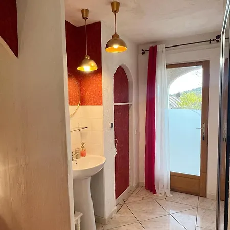 Le Beausejour Bed & Breakfast 3*