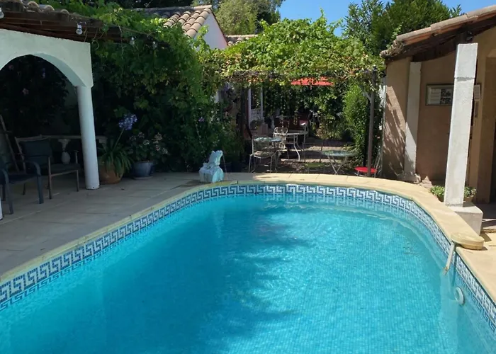 Le Beausejour Bed & Breakfast 3*