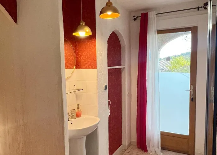 Le Beausejour Bed & Breakfast 3*